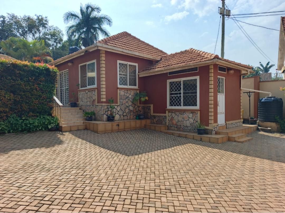 11 Decimals House for Sale in Muyenga  