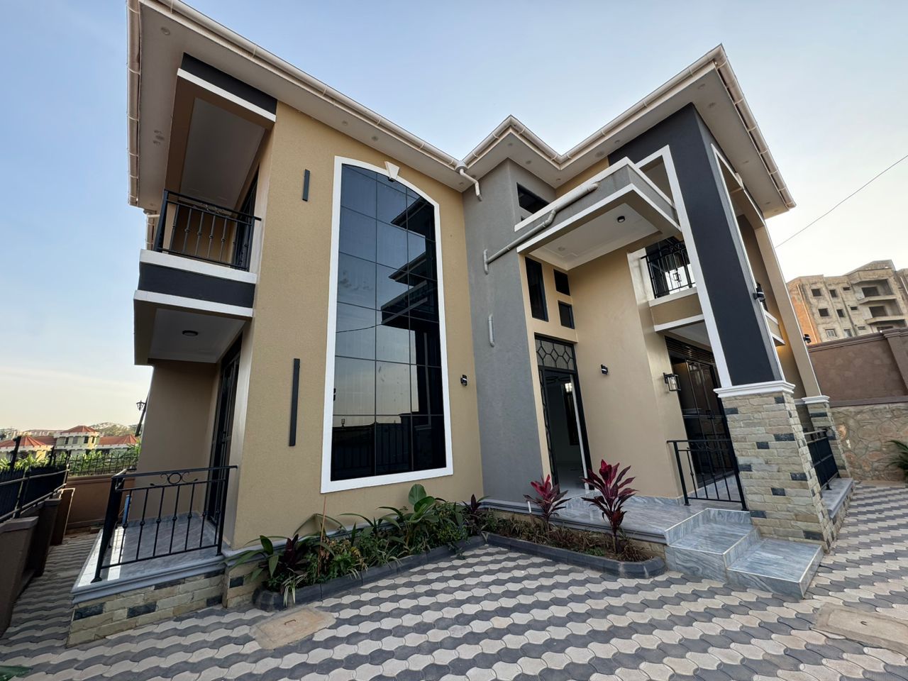 5 Bedroom House for Sale in Kyanja  