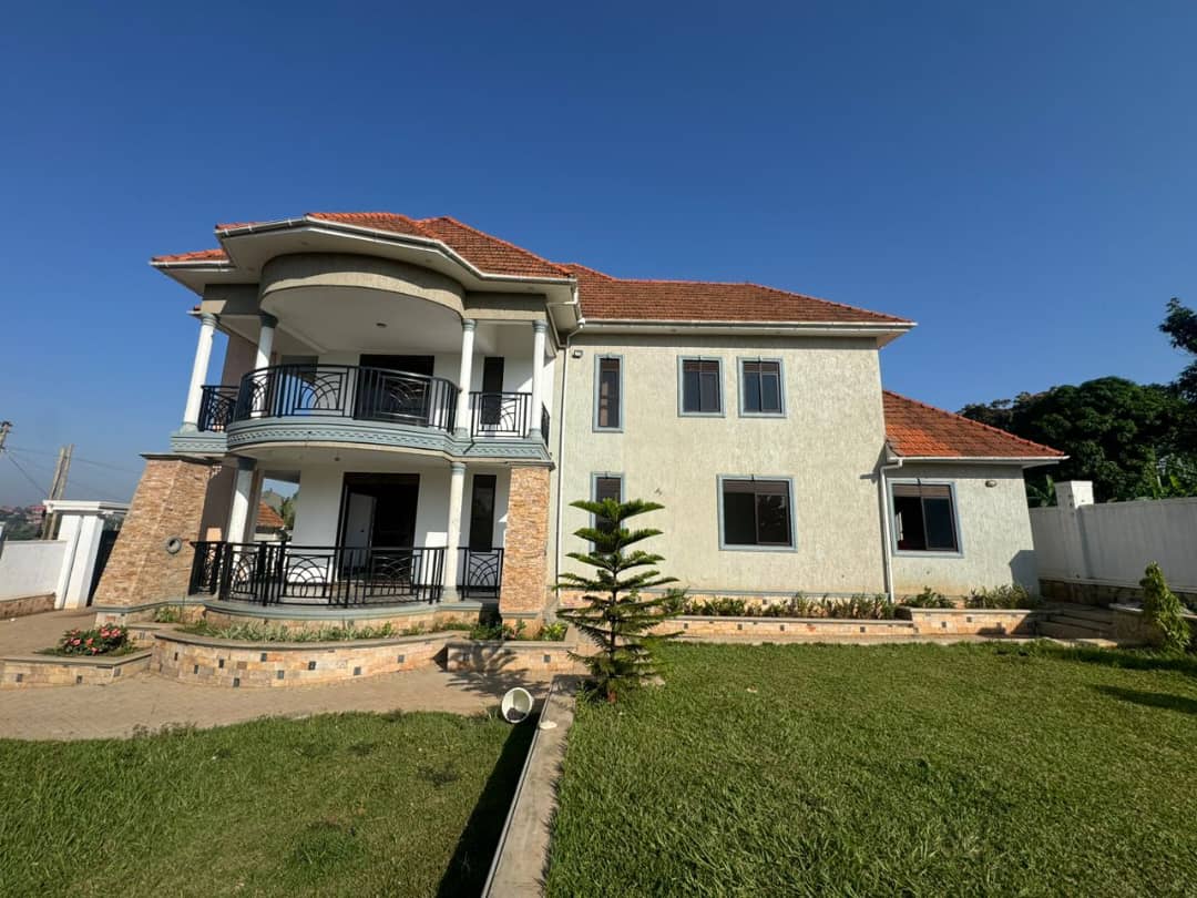 25 Decimals of Prime Land in Bwebajja Entebbe Road  