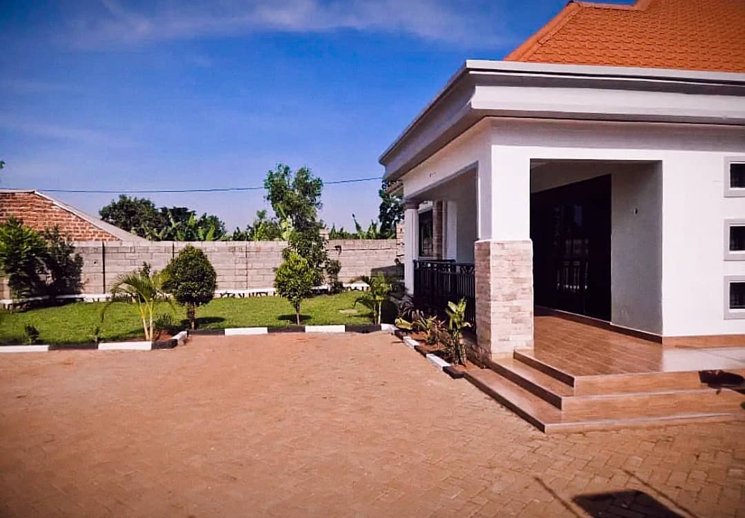 4 Bedroom House for Sale in Kira Kitukutwe