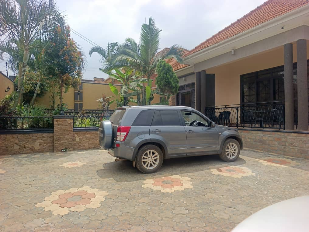 4 Bedroom House for Sale in Kira Mamerito Road