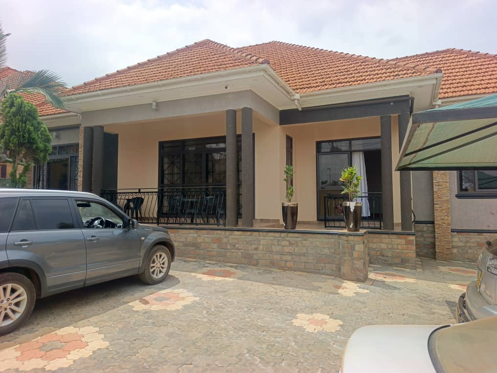 4 Bedroom House for Sale in Kira Mamerito Road