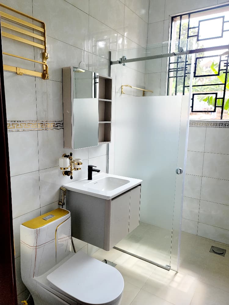 8-Bedroom Luxury Residence for Sale in Akright City, Bwebajja