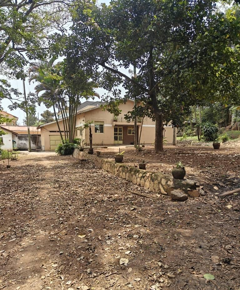 95 Decimals of Prime Land in Munyonyo with Lake View