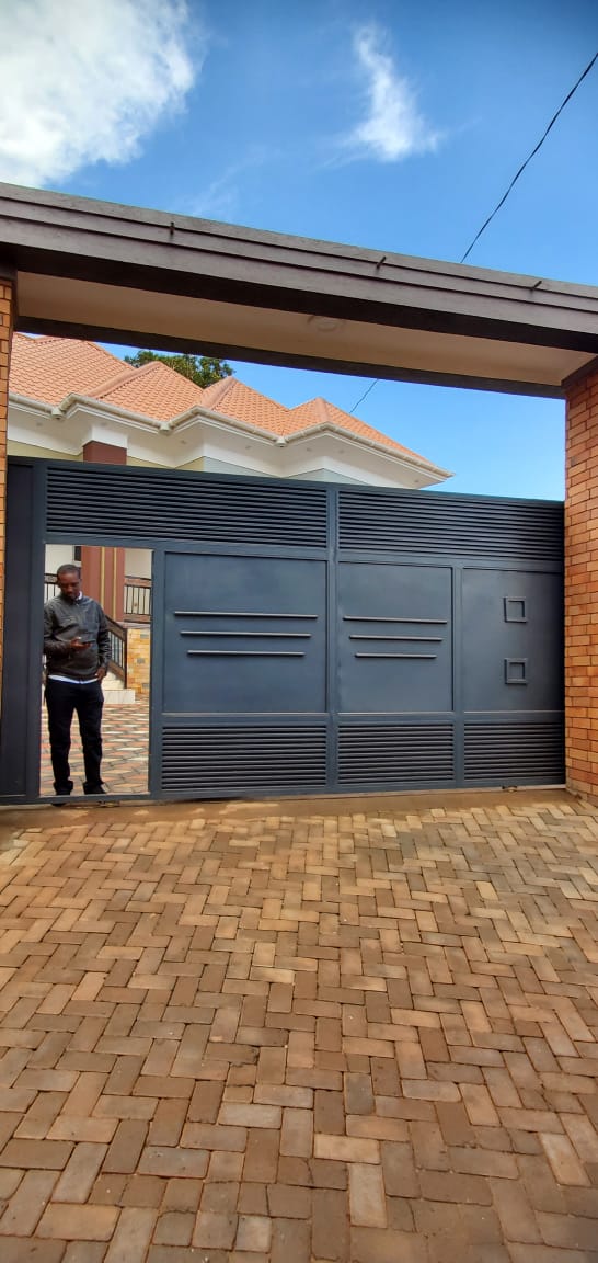 ​Beautiful 4-Bedroom Family House for Sale in Kitende – Off Entebbe Road