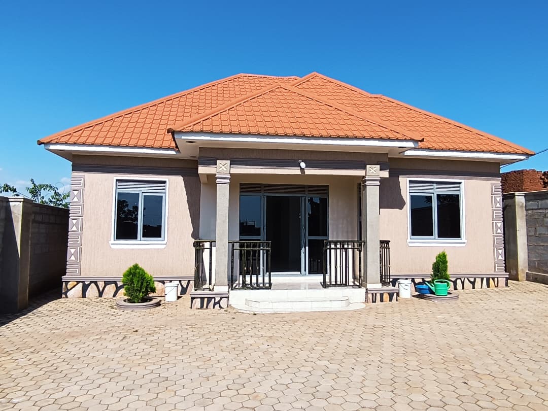 ​Brand New 3-Bedroom Home with Staff Quarters in Kasangati – Kitti