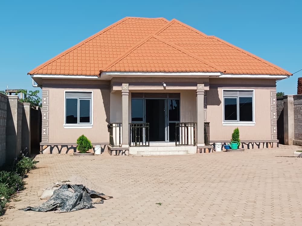 Brand New 3-Bedroom House with Staff Quarters in Kasangati – Kitti
