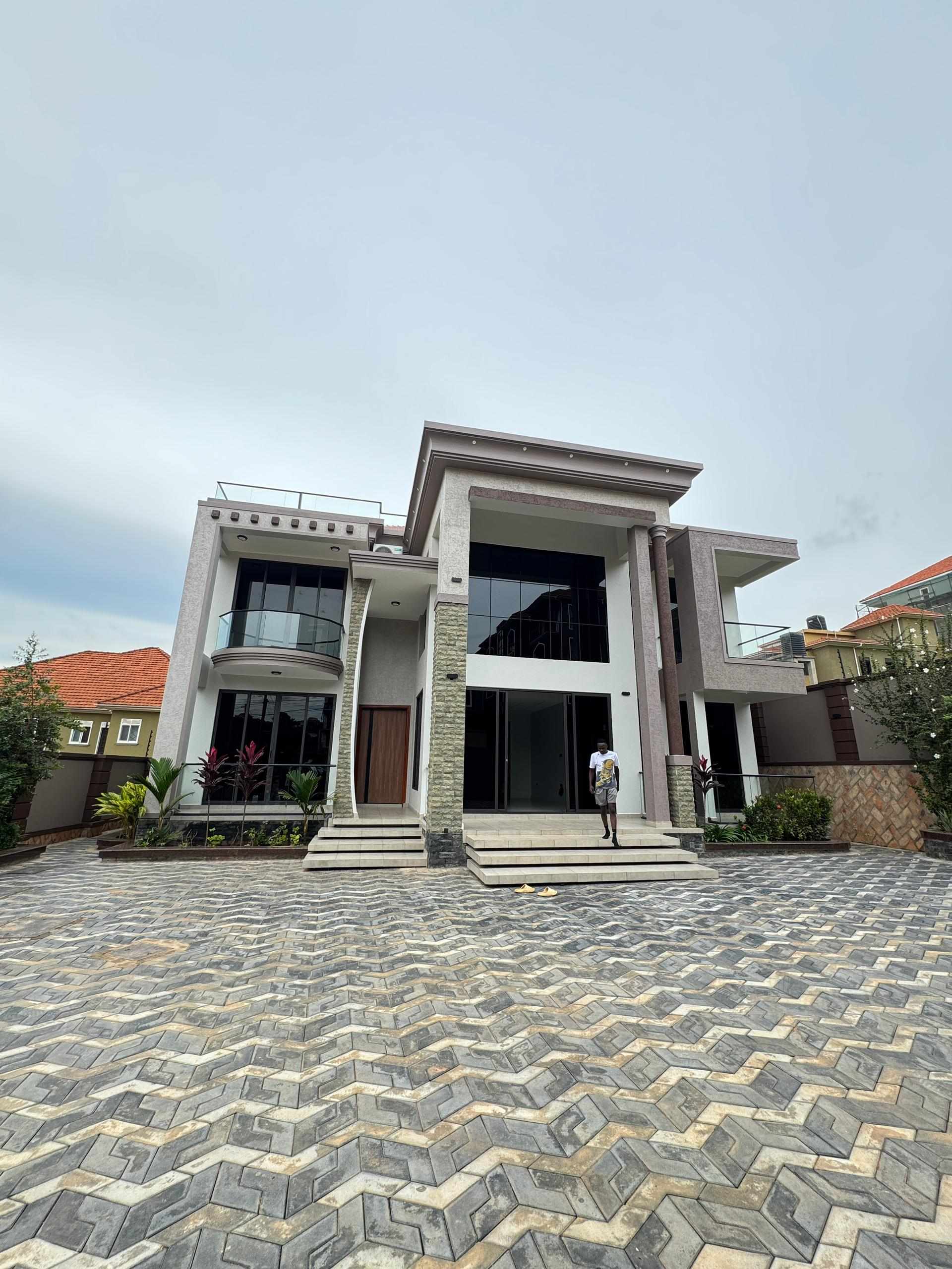 Luxury 6-Bedroom Executive Mansion for Sale in Kyanja