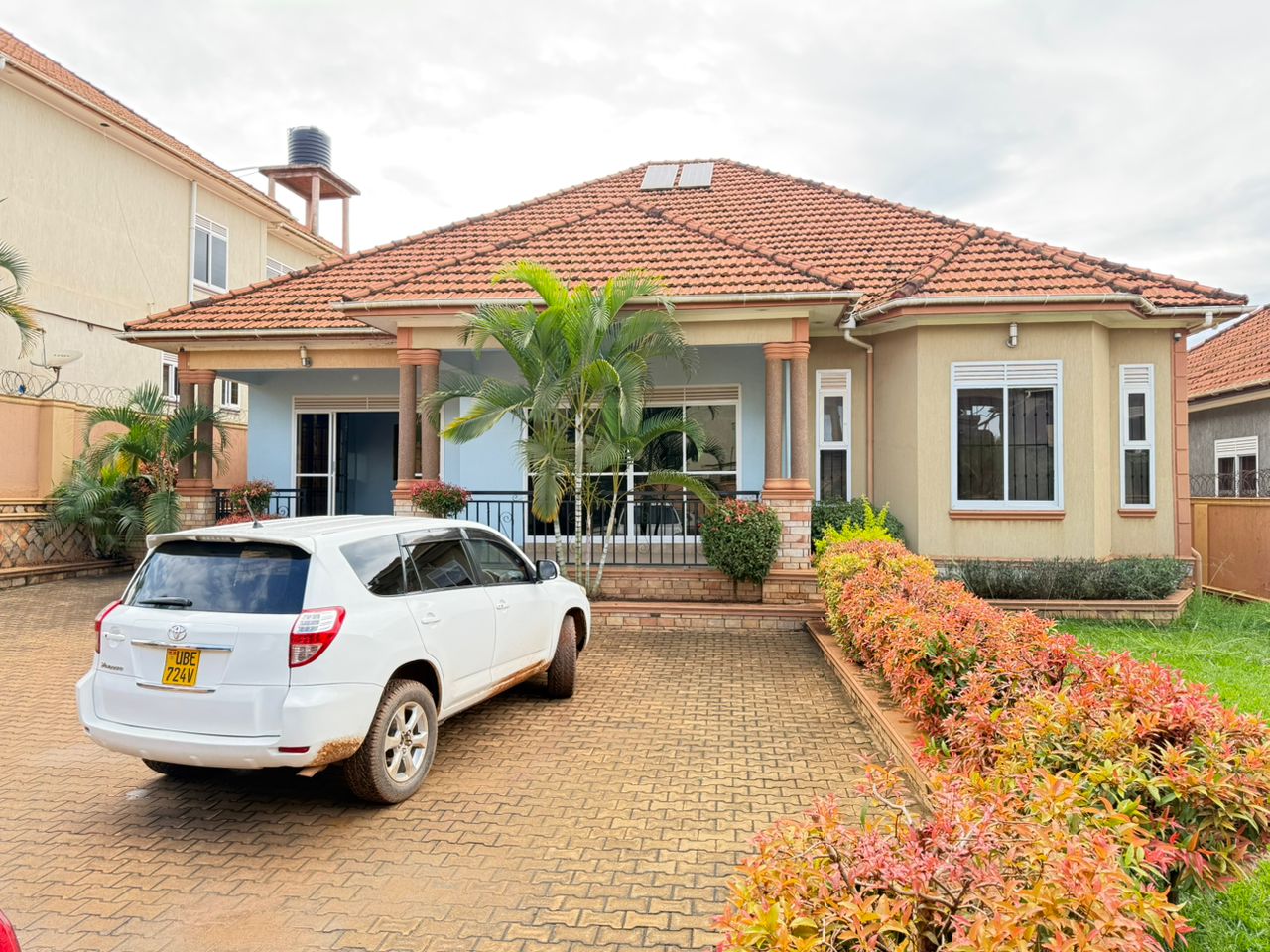 Modern 4-Bedroom Executive Bungalow for Sale in Kira Town | 20 Decimals | 600M