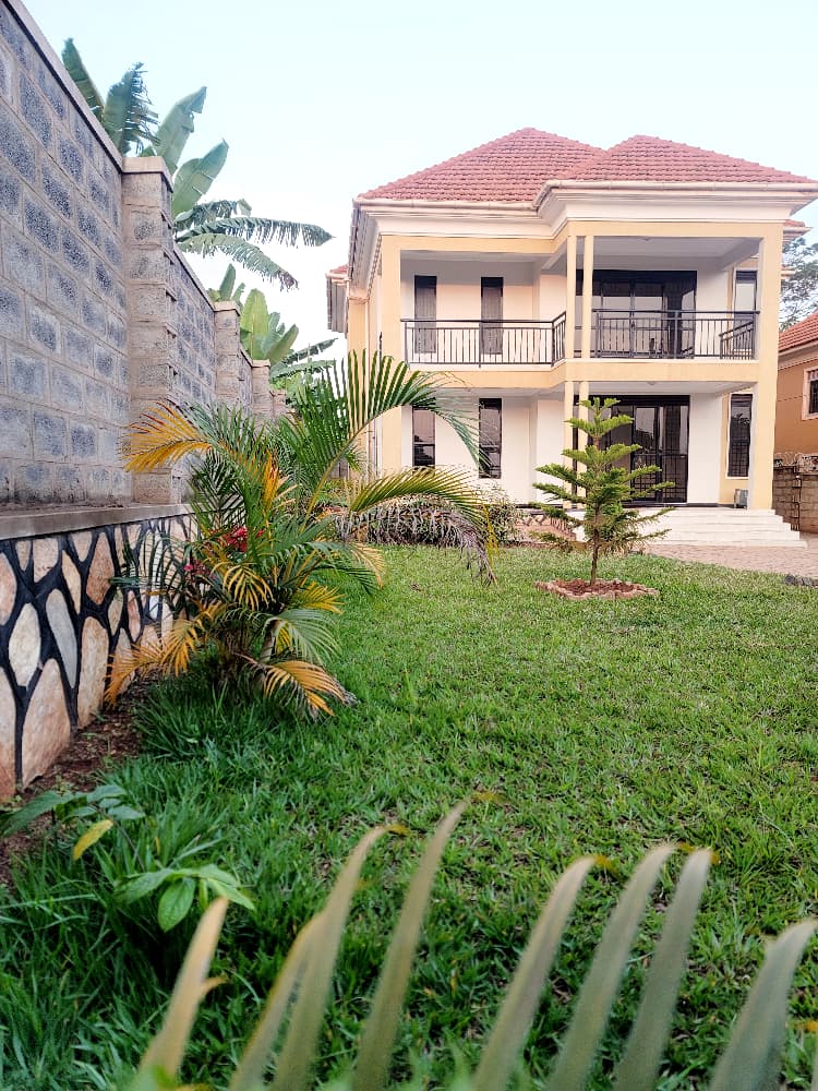 Modern 4-Bedroom Flat House for Sale in Kitende – Kitovu, Entebbe Road