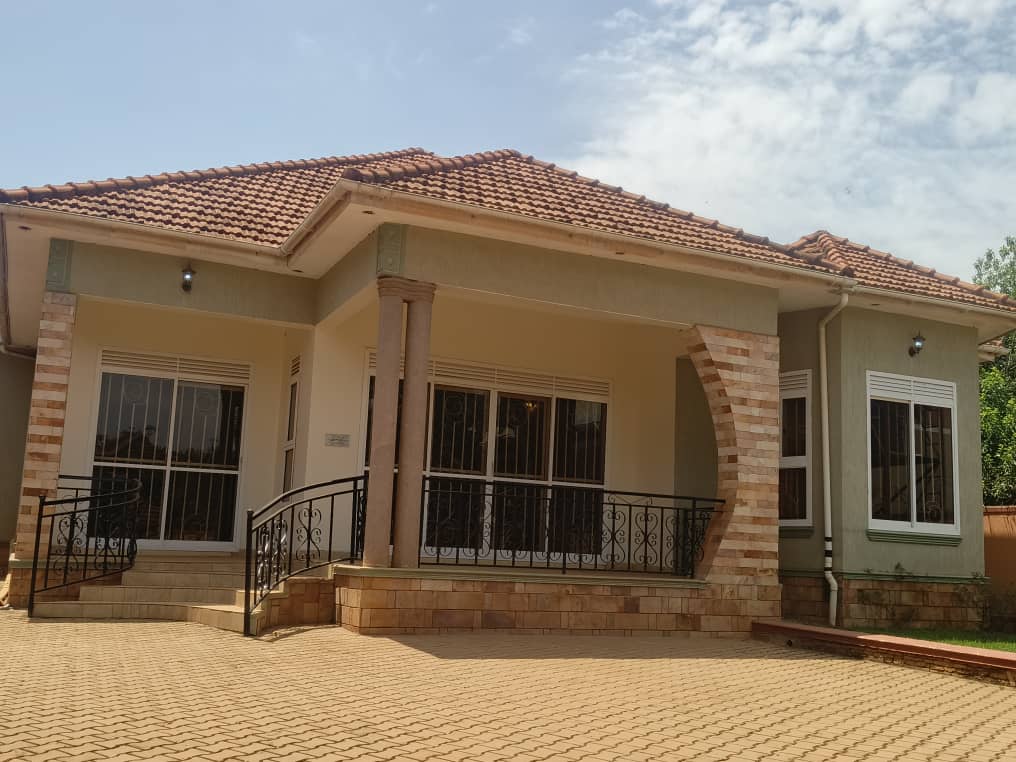 Modern 4-Bedroom House with Staff Quarters for Sale in Najjera