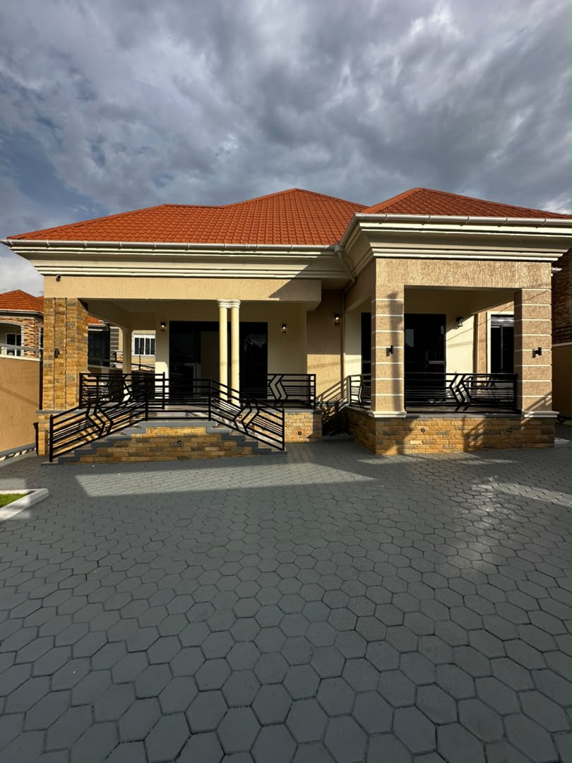 ​Newly Built 4-Bedroom Executive House for Sale in Kira – Kimwanyi