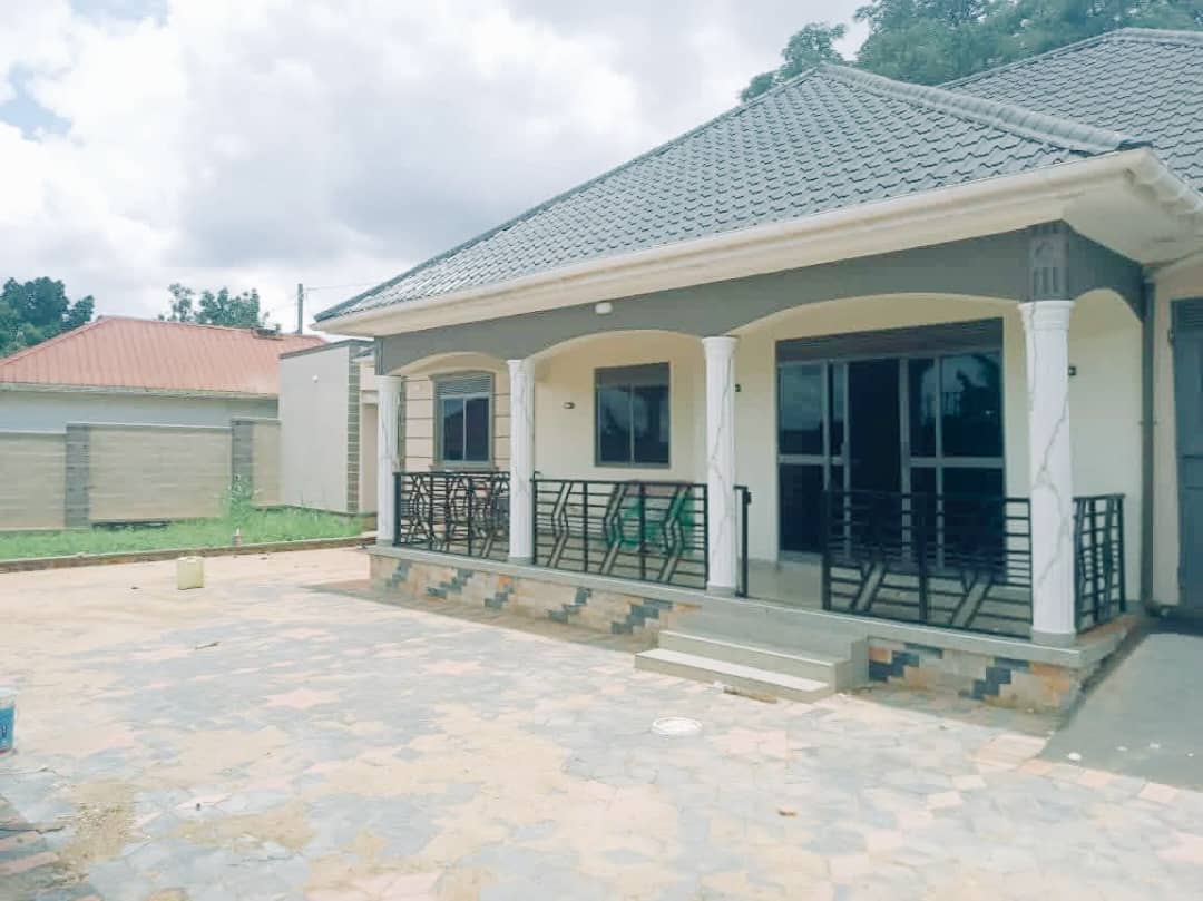 Quick Sale: 3-Bedroom Bungalow in Kasangati-Mawule